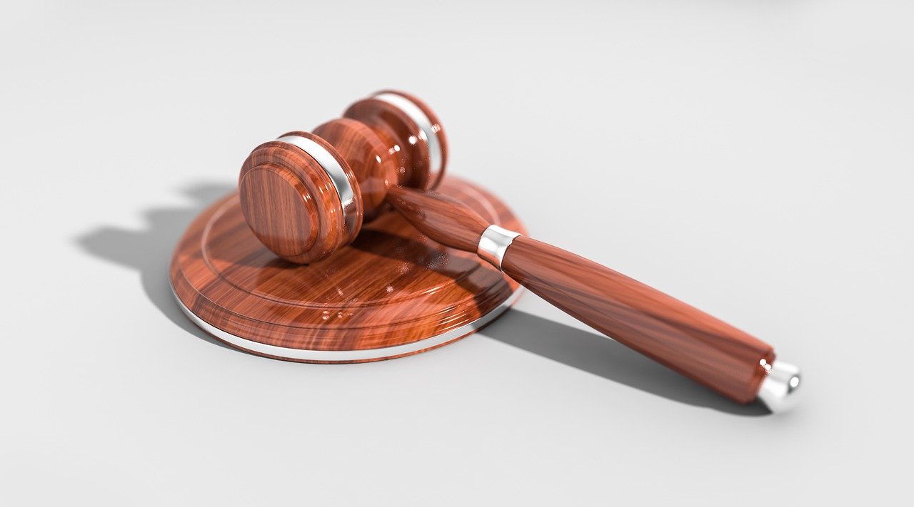 Decorative image of a gavel to represent the courts