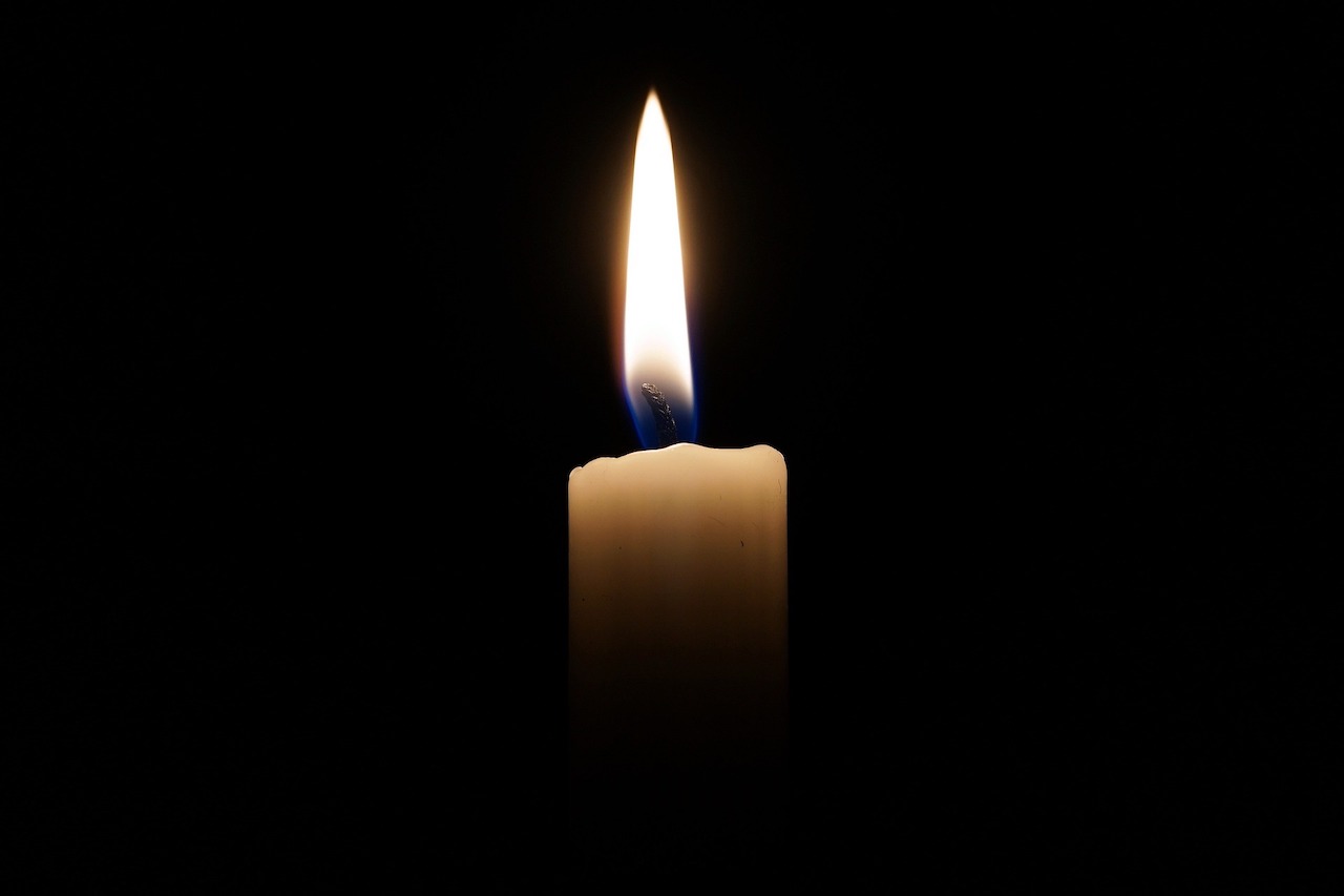 Image of a lit candle